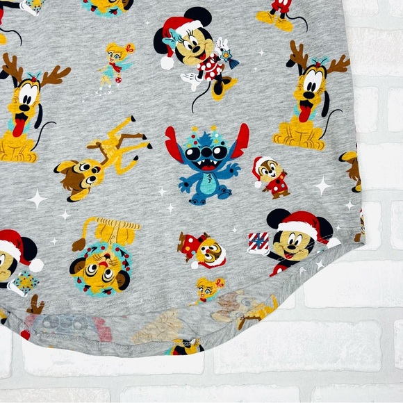 Rare Disney 100 Christmas Junior Grey Printed T-Shirt Mickey Lilo Size XXL (19) - Picture 2 of 11